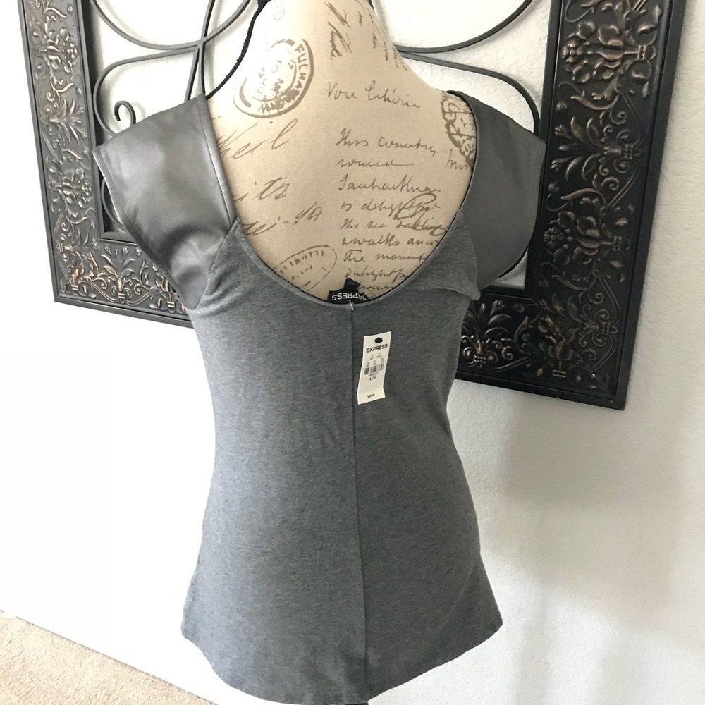 Lot 2 NEW Express Tops - Picture 4 of 8